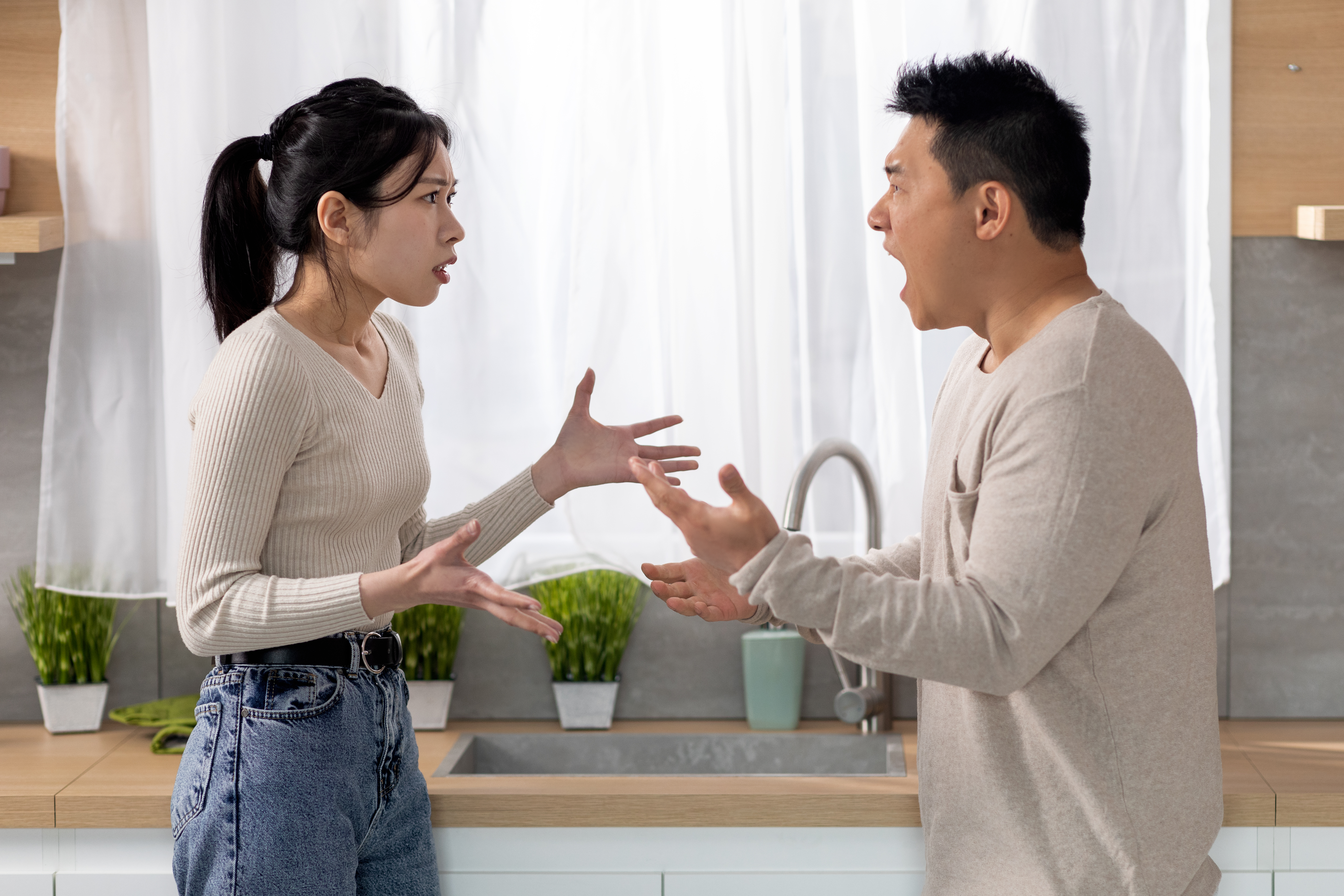 세입자 집중! 전세, 월세 만기 보증금 반환 전 집 점검이 필요한 이유 글에서 설명하는 시공·점검 방법과 절차를 실제로 보여주는 본문 속 현장